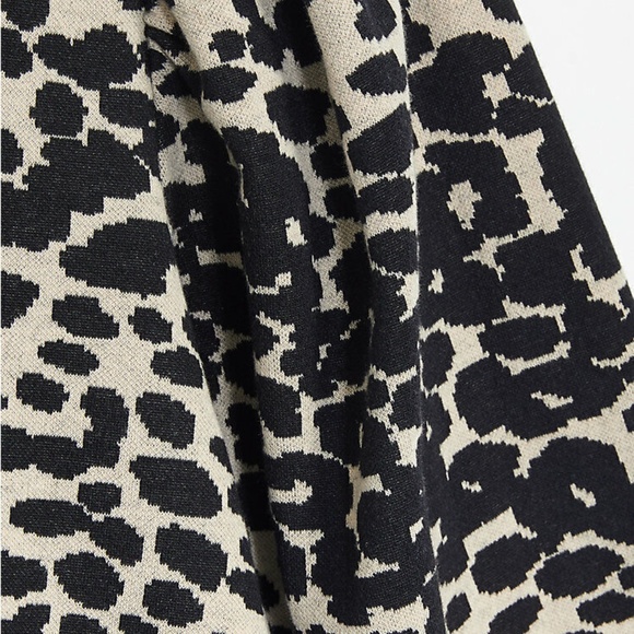 Jacquard Puff Selve Leopard Sweater - Picture 4 of 4